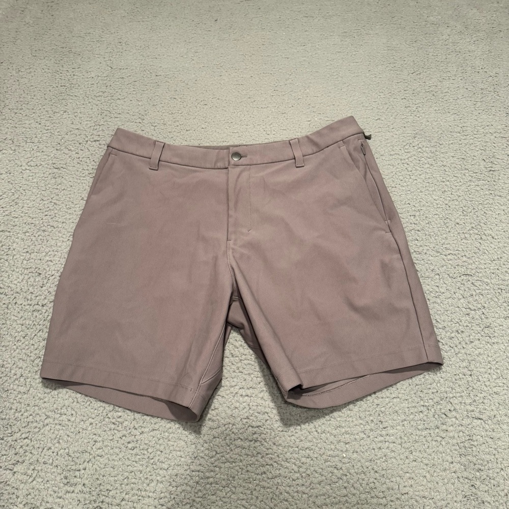 Lululemon Commission Classic Fit Short 8" *Cord
Lunar Rock Size 34